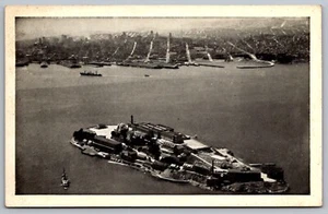 Postal vista aérea ojo de pájaro de la isla de Alcatraz bahía de San Francisco California - Imagen 1 de 2
