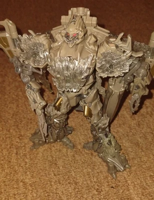 Gathering At The Nemesis Megatron Foto 1 de 2