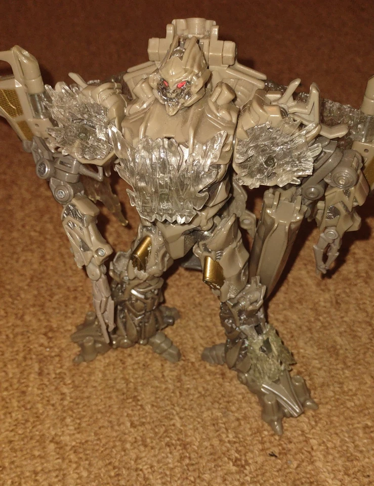 Gathering At The Nemesis Megatron Foto 1 de 2