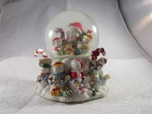SANTA CLAUSE, CAND CANE , TREE, GIFTS. WATER GLOBE. TUNE: "LET IT SNOW" - Picture 1 of 3