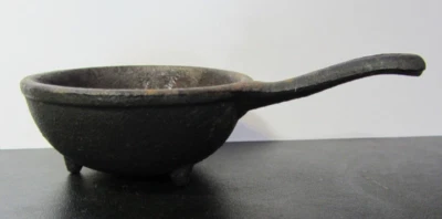 Vintage mini cast iron skillet pan pot salesman sample - Image 1 of 4