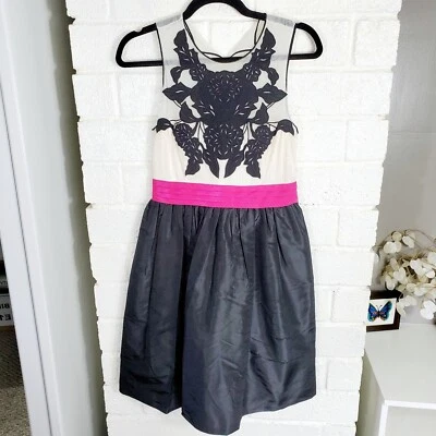 Vestido Vivienne Tam tamanho 4 preto branco rosa nylon malha tafetá aplique floral - Imagem 1 de 4