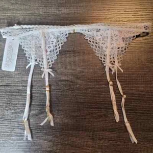 Victoria’s Secret Supermodel Obsessions White Lace Garter Belt XS/S Nwt - Picture 1 of 7