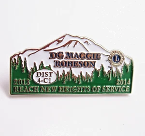 Pin Lions Club DG Maggie Robeson Dist 4-C1 CA 2013-2014 Alcanza Nuevas Alturas - Imagen 1 de 7