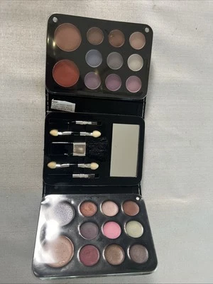 Colores compactos Markwins Chic Foto 1 de 4