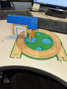 Thomas & Friends Wooden Railway Maithwaite Round About Station Set - Picture 1 of 3