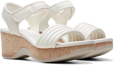 Sandalia de cuña Clarks Chelseah Gem para mujer, cuero blanco roto, 9 Foto 1 de 4