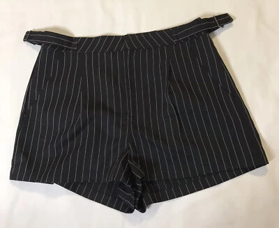 Forever 21 短裤女式中号黑色白色条纹腰带口袋 — 第 1/4 张图片