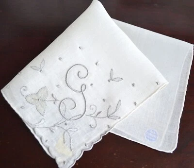 复古 HANKY 1940 MADEIRA 刺绣 Applique MONOGRAM 初始 "G" 灰色 白色 — 第 1/4 张图片