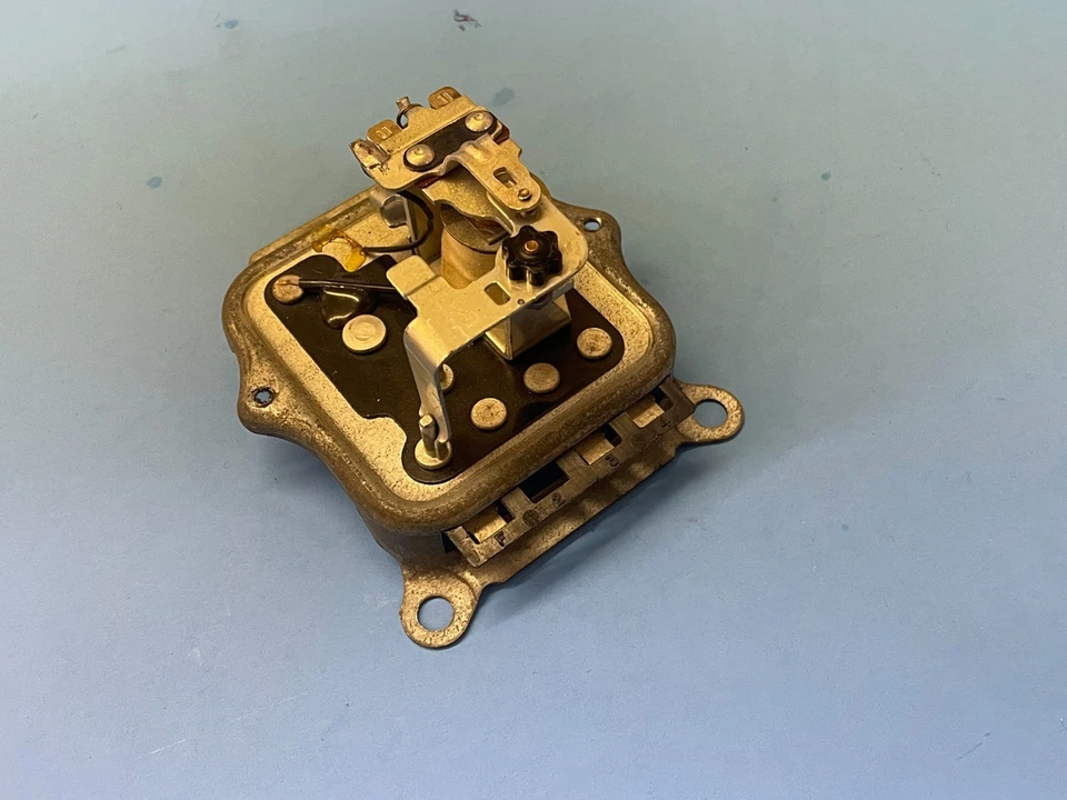 Regulador de tensão Delco 8C Pontiac NOS 1119511 preço reduzido sem cobertura - Imagem 1 de 3