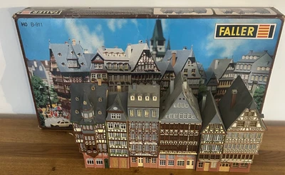 Faller HO B-911 Ostzeile Römerberg Frankfurt B-912, B-913, B-914 OBA-Original Packaging-Complete - Image 1 of 4