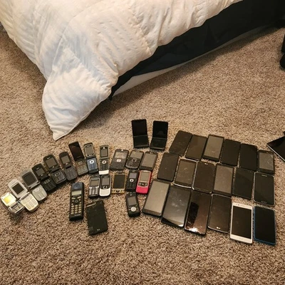 Lote de celulares não testado (20 smartphones, 4 tablets, flip phones e Blackberrys - Imagem 1 de 4