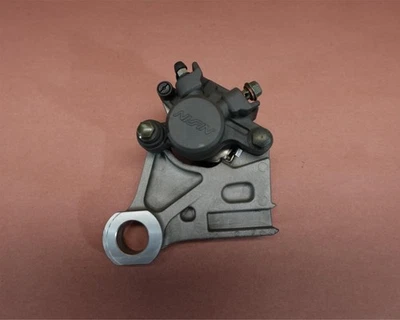 Soporte de montaje de pinza de freno trasero Yamaha FZ6-S FZ6S FZ6 FZ600 2004-2009 Foto 1 de 4