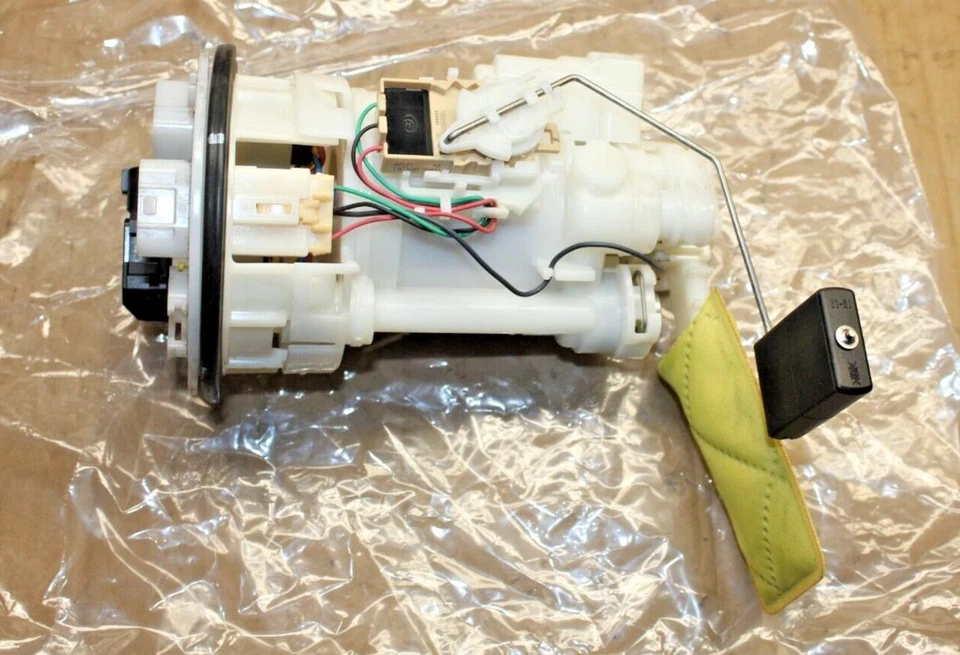 Bomba de combustible híbrida Lexus RX450H RX450HL 2019-2022 Foto 1 de 4