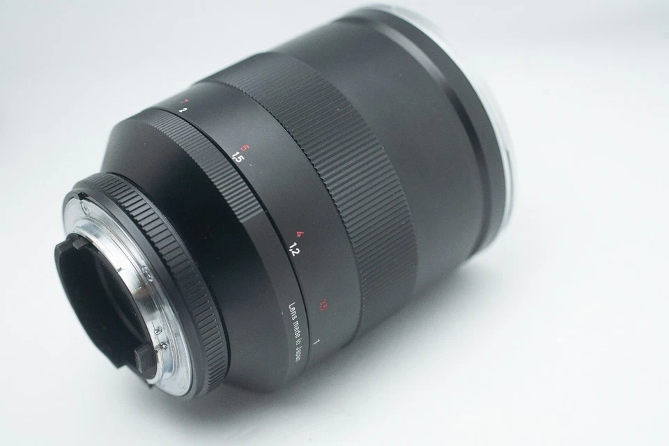 Objetivo Carl Zeiss APO Sonnar T*2/135 mm ZF.2 para montura Nikon F en caja original Foto 1 de 4