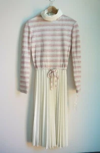 Nuevo con etiquetas Vestido Tejido Vintage XS/S Marinero Cordón Rosa Crema Ligero Plisado - Imagen 1 de 11