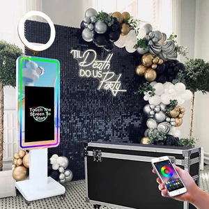 Magic Mirror Fotobox für Hochzeiten und Partys mit Flugkoffer und Ringlicht - Bild 1 von 7