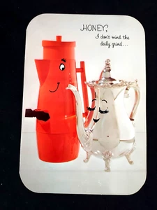 Tarjeta de felicitación del día de la madre sello vintage cafetera mamá y papá "molienda diaria..." - Imagen 1 de 2