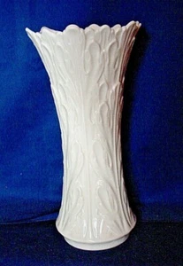 Elegant & Beautiful 8 1/2" Lenox Porcelain Vase-Mint Condition - Picture 1 of 2