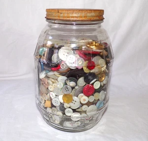 VINTAGE GLASS BARREL QUART JAR filled with vintage   BUTTONS - Picture 1 of 11