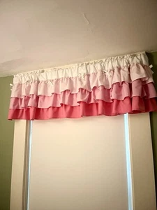 Paar rosa Ombré weiß maßgefertigte Rüschen Volants mit Schleifen, Kinderzimmer Mädchenzimmer, 2 - Bild 1 von 4