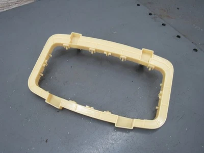 Оригинальный кронштейн для крепления фары верхнего купольного фонаря Nissan 370Z 2009–2020 годов выпуска - Изображение 1 из 4