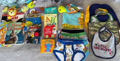 大量婴儿书籍、围兜和男孩内衣 — 第 1/4 张图片