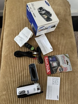 Samsung HMX-F90 Camcorder with 52x Optical Zoom HD Video Charge Lead 8gb SD New - Image 1 of 4