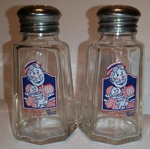 Charming Set of 2 Pabst Beer Salt and Pepper Shakers 106 - Picture 1 of 1