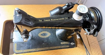 Vintage Singer Sewing Machine RF5-8 Classic 1956 Model: 99 - Image 1 of 4