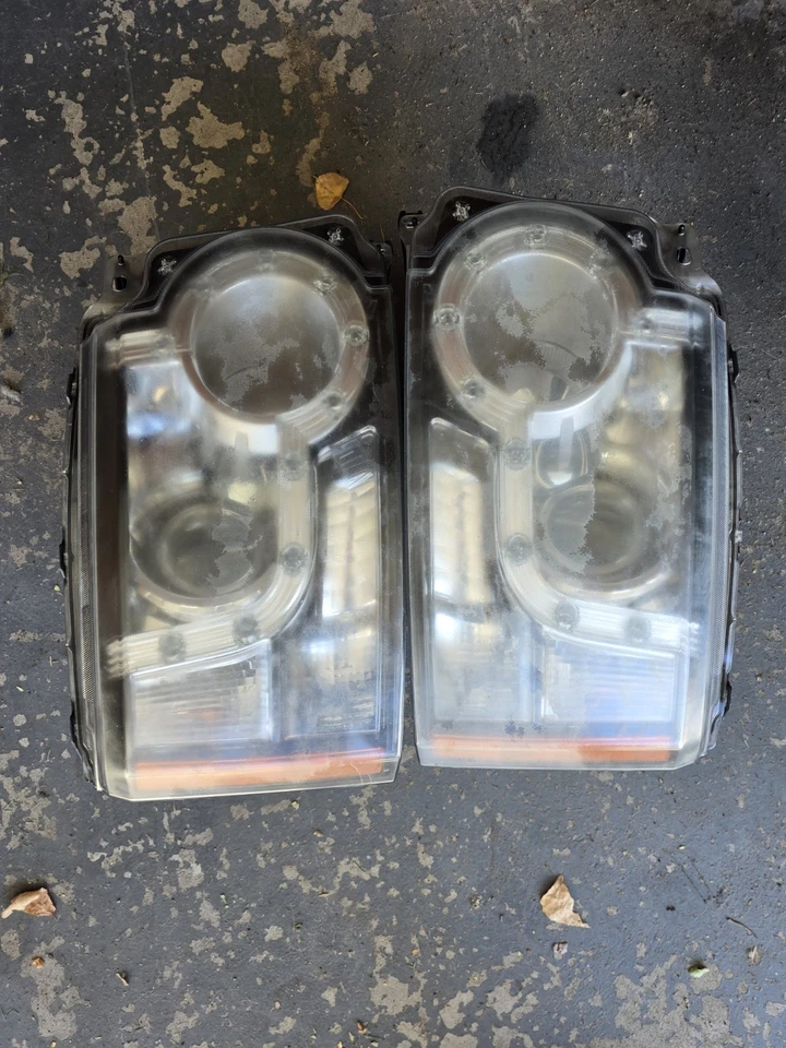 Faróis de halogênio laterais para motorista e passageiro Land Rover LR4 2010 - 2013 fabricante de equipamento original L8467 - Imagem 1 de 4