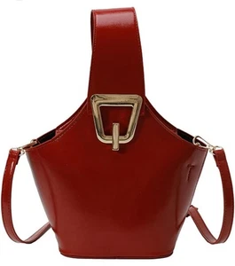 BORSA A SECCHIELLO ROSSA IN PELLE PU CON FERRAMENTA ORO E CATENA A TRACOLLA ORO - Foto 1 di 10