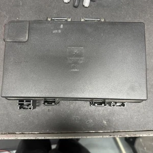 2018 - 2022 JEEP GRAND CHEROKEE WK 3.6L FUSE RELAY JUNCTION BOX OEM 68425203AB - Picture 1 of 4