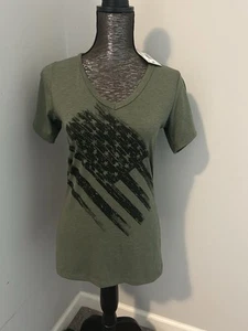 NWT Women’s Green Flag Shirt Size MEDIUM - Picture 1 of 3