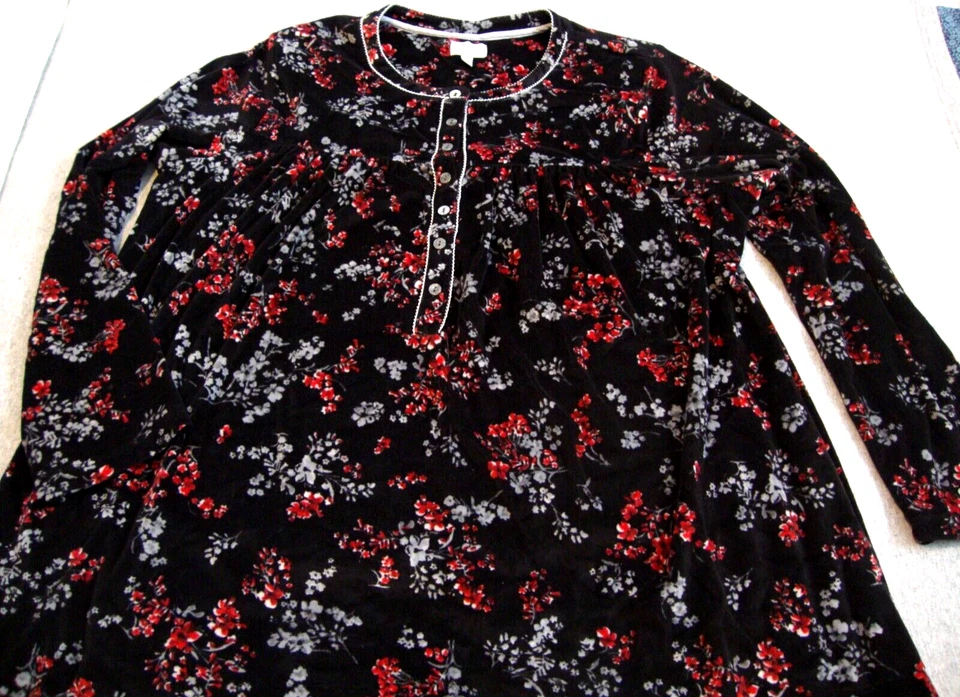 Camisón polar elástico colección ARIA 2x manga larga negro con rojo gris floral Foto 1 de 4