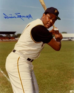 WILLIE STARGELL SIGNED AUTOGRAPHED 8x10 PHOTO PITTSBURGH PIRATES BECKETT BAS - Picture 1 of 2