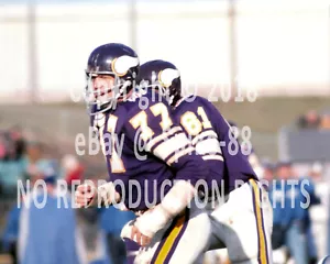 GARY LARSEN & CARL ELLER MINNESOTA VIKINGS 1969 METROPOLITAN STADIUM CLOSEUP - Picture 1 of 1