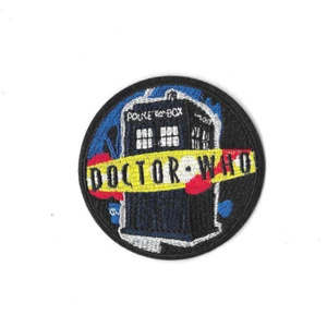 DOCTOR WHO TARDIS Iron on / Sew on Patch Embroidered Badge Motif TV PT283 - Foto 1 di 1