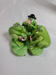 Vintage ENESCO Figurines Frogs Playing Cards - Picture 1 of 6