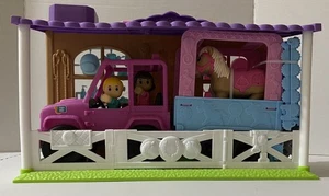 Kid Connection "Pony Ranch Play Set" Establo-2 Ponis y Rampa-Vehículo y Más - Imagen 1 de 9