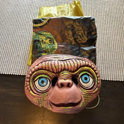 Plastic Mask & Suit (2 Pieces)  Halloween  1982 ET Alien Rare Extra Terrestrial - Image 1 of 4