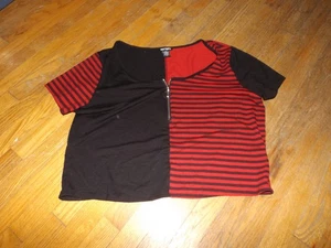 Hot Topic Damen schwarz/rot gestreift Gothic Viertel Reißverschluss Kurzarm Halb Shirt 3 - Bild 1 von 1