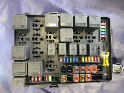 2014-2018 Maserati Ghibli 3.0L AT Gransport Engine Fuse Box 670037825 - OEM - Image 1 of 4