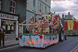 FOTO HOLT KARNEVAL 1977 DIESES BILD EINER VERGANGENEN ZEIT IST SEHR EINDRUCKSVOLL MIT DEM MA - Bild 1 von 1