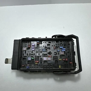 Chevrolet Malibu AT 2018-2019 módulo de relé de caja de fusibles OEM 84181105 CXD - Imagen 1 de 9