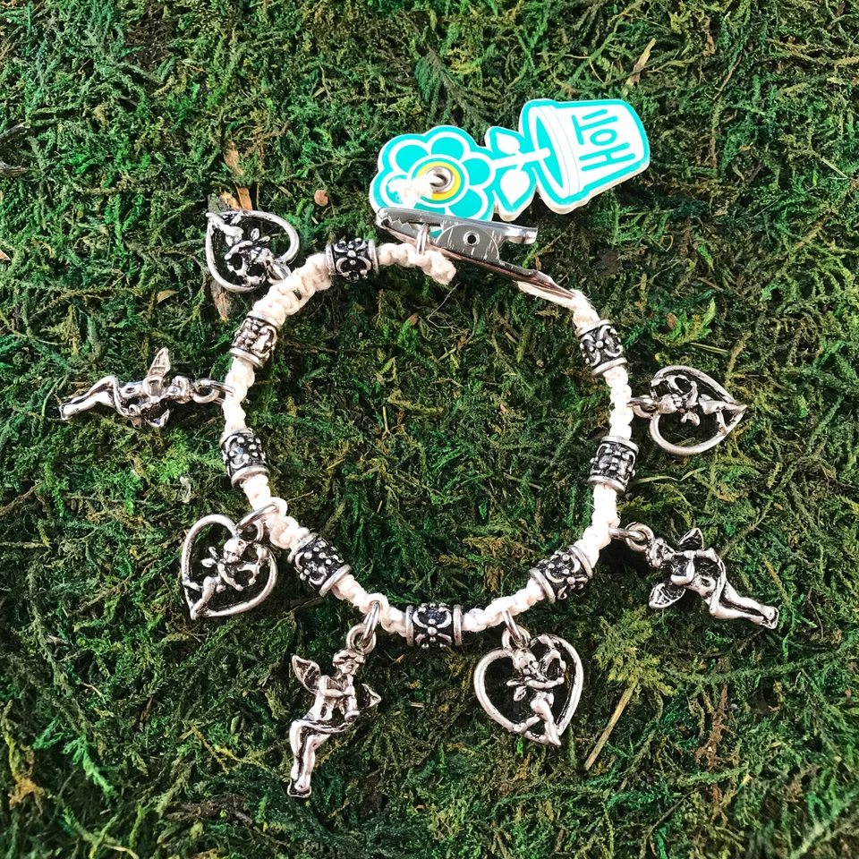 HOTI Cáñamo Blanco Hecho a Mano Corazón Amor Cupido Ángel Cuentas Cucaracha Clip Dije Pulsera Foto 1 de 1