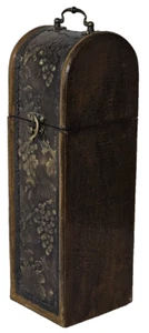 Portador de vino de madera con diseño de uva de metal en relieve, mango de metal, bisagras - Imagen 1 de 13