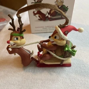 Hallmark Ornament Chip And Dale 2018 Dashing Through the Snow Disney Chipmunks - Bild 1 von 4