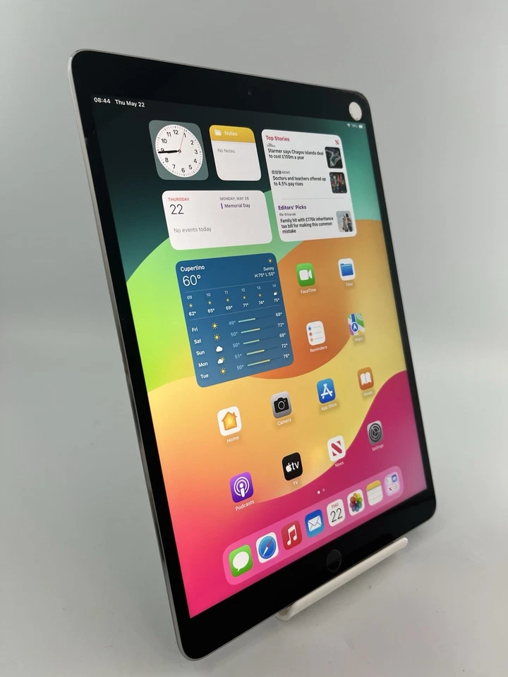 Apple iPad Pro A1709 Space Grey Unlocked 64GB 10.5" Retina iOS Tablet Cracked - Image 1 of 4