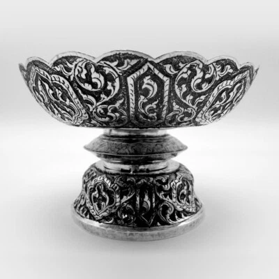 Cuenco con patas ornamentadas de plata de ley del sudeste asiático Foto 1 de 4